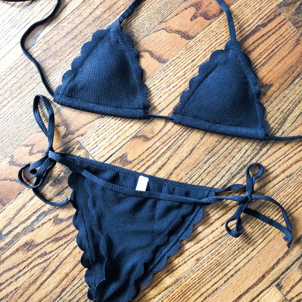 NWOT Scalloped black triangle bikini NEVER WORN